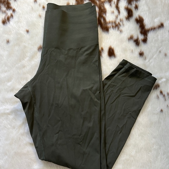 EVERLANE - Perform Legging - Size M - Picture 2 of 5